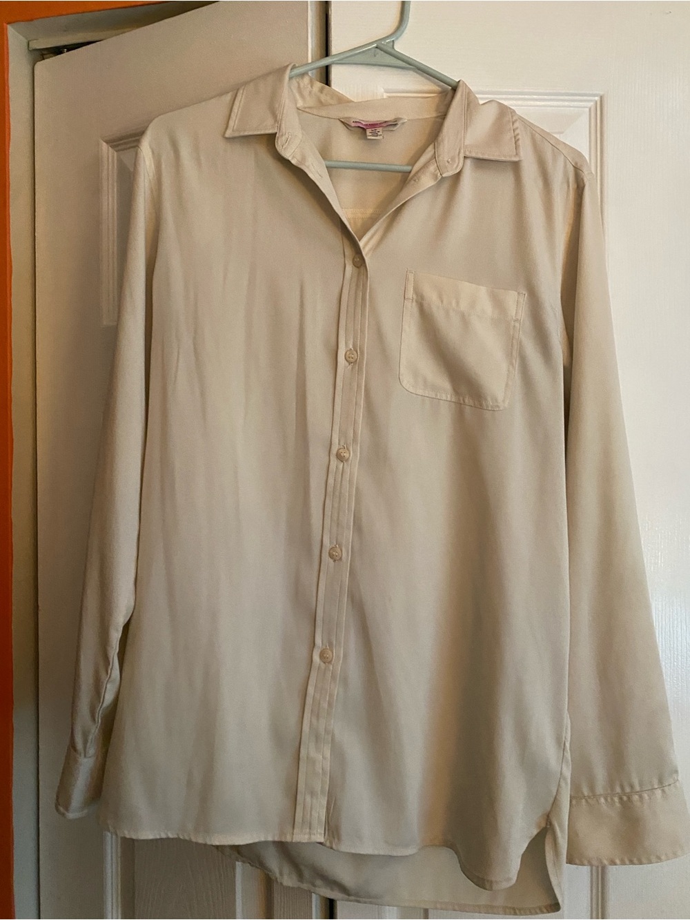 American Eagle Outfitters Cream Long-Sleeve Button-Down Shirt- Women’s size S